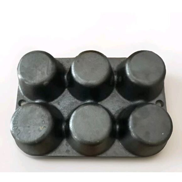 Vintage Lodge #5P2 Cast Iron 6 Cup Cornbread Muffin Pan 7.5in x 5.25in (7) - Picture 6 of 6